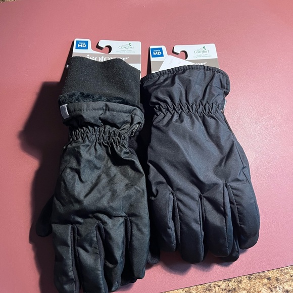 Isotoner Men's Black Winter Gloves - Picture 4 of 5